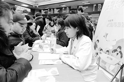 蘭州大學(xué)第一醫(yī)院舉行“新年！新高度！”兒童保健義診活動(dòng)