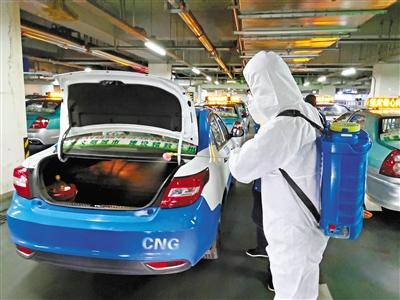 免費(fèi)接送一線抗“疫”人員 蘭州奔馬雷鋒車隊(duì)，你們真棒！