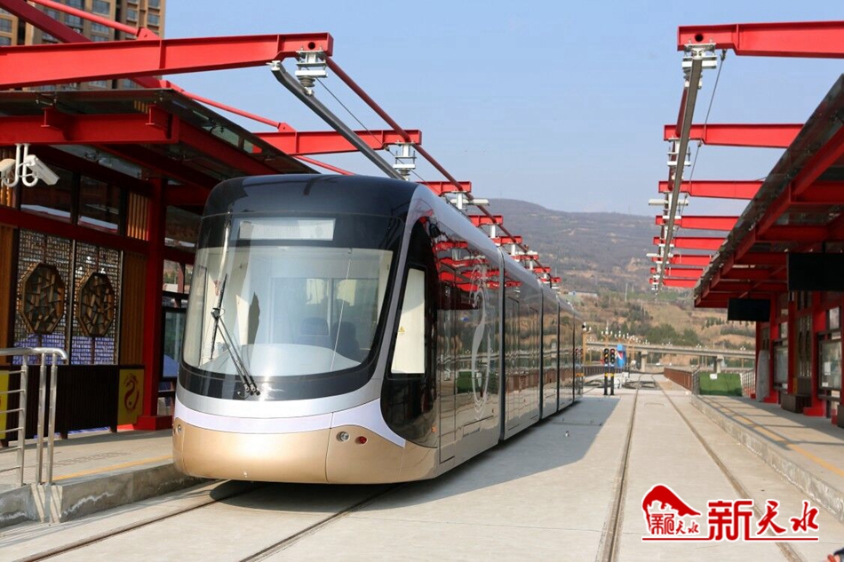 王銳調(diào)研有軌電車示范線一期工程、工業(yè)博物館等項(xiàng)目建設(shè)情況