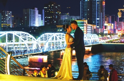 昨夜，中山橋夜景燈光更漂亮了