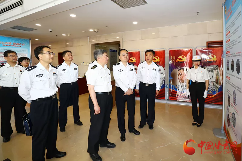 余建在調(diào)研蘭州海關(guān)緝私工作時強調(diào)：深化務實協(xié)作 為甘肅改革發(fā)展穩(wěn)定大局作出新的更大貢獻（圖）