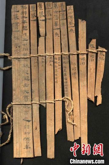 圖為藏于敦煌博物館內(nèi)的漢代簡(jiǎn)牘。敦煌市委宣傳部供圖