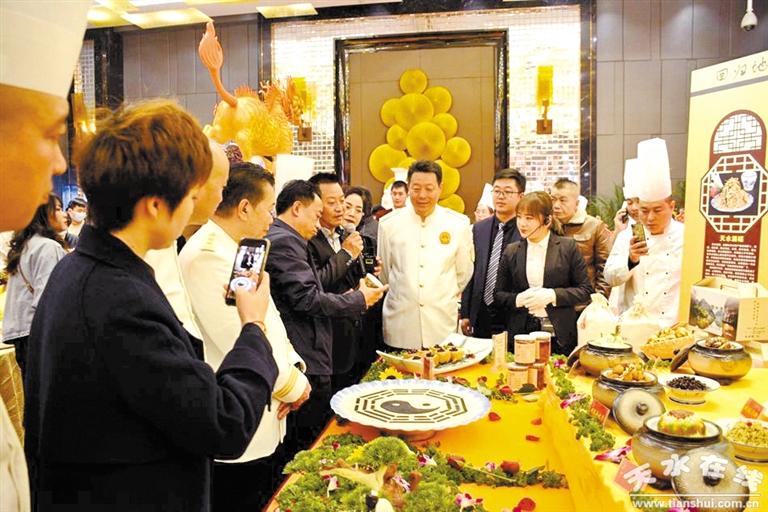 隴菜藝術(shù)盛典聚焦隴菜經(jīng)濟(jì)新成就——中國(guó)烹飪大師、甘肅省隴菜協(xié)會(huì)會(huì)長(zhǎng)趙長(zhǎng)安專訪