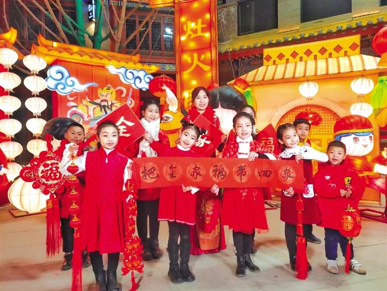 原創(chuàng)音樂電視《全家?！废蛱m州市人民拜年！