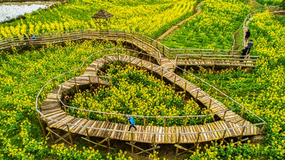 “心”型廊橋。廖濤 攝