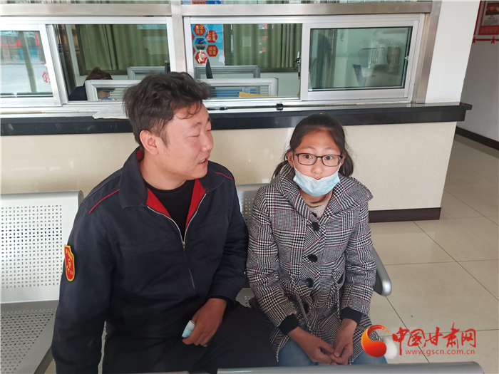 蘭州：10歲小姑娘乘錯(cuò)車 熱心公交人伸援手