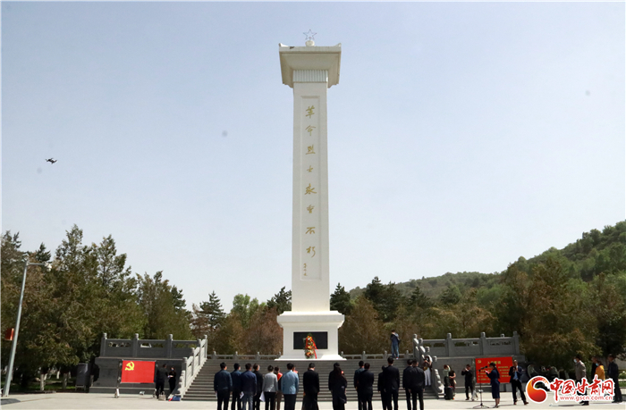 全國人社服務標兵赴南梁開展主題黨日活動