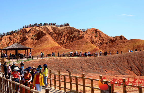 端午假期張掖共接待游客87.05萬人次，實現(xiàn)旅游收入4.64億元