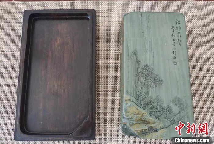 圖為盧保勝為提升洮硯文化內(nèi)涵，制作“一硯一銘、一盒一拓”成品展示。　張婧 攝
