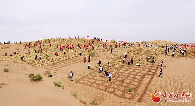 甘肅省委宣傳部、省文明辦、省志愿服務(wù)聯(lián)合會在古浪縣舉行壓沙主題文明實踐志愿服務(wù)活動