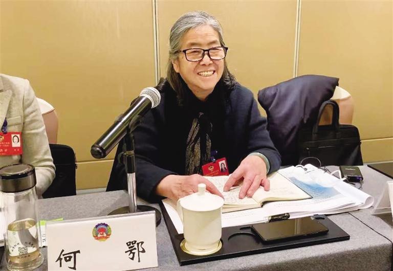 【委員風(fēng)采】“明星委員”何鄂的三個(gè)“幸?！?>
        </a><em>【委員風(fēng)采】“明星委員”何鄂的三個(gè)“幸?！?/em></li>
    <li><a  target=