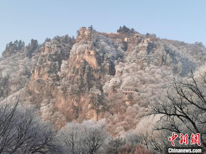 圖為崆峒山霧凇景色?！⌒煺袢A 攝