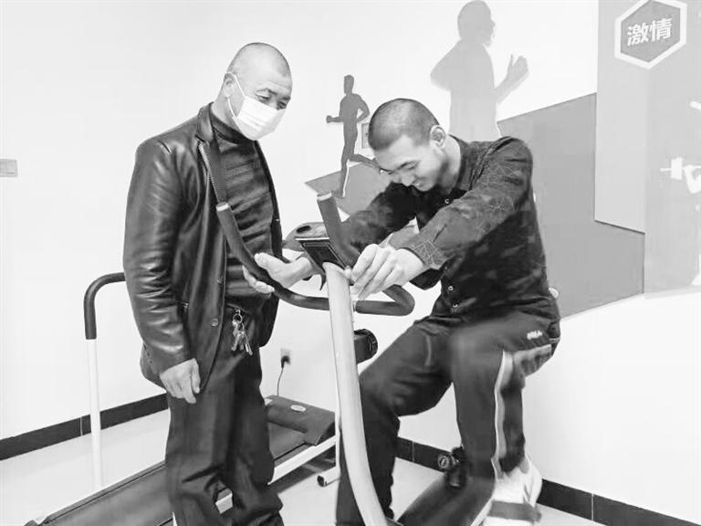 父愛如山！張掖高臺殘疾父親悉心照顧殘疾兒子20余年