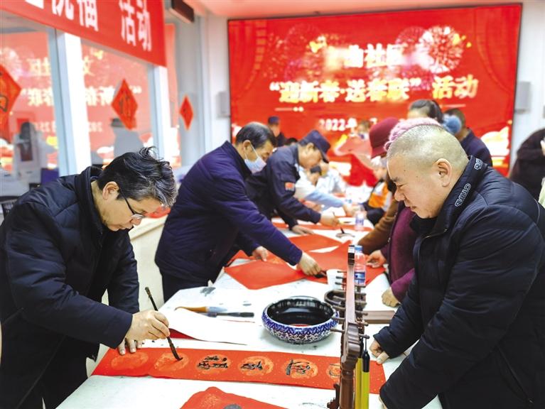 蘭州新區(qū)開(kāi)展“墨香四溢送春聯(lián)·情暖文曲送祝?！被顒?dòng)