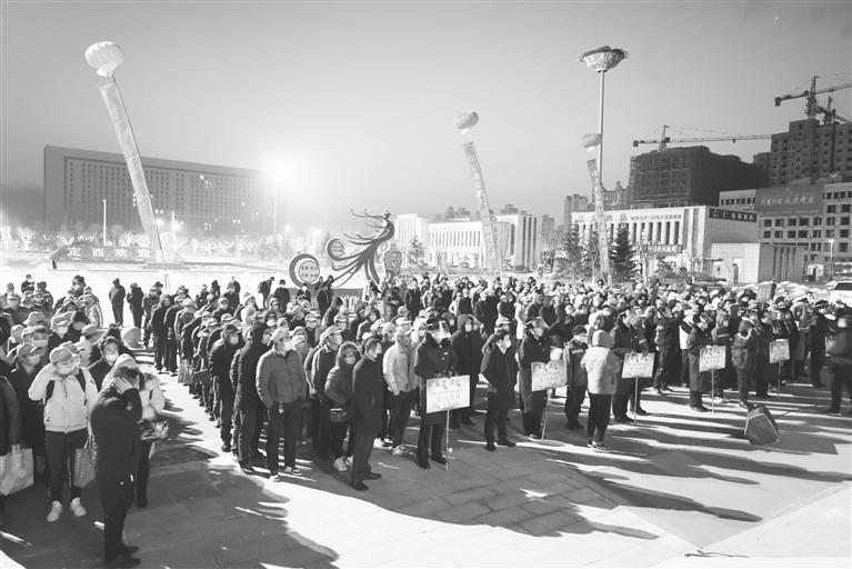 “從家到廠”一站式服務(wù)讓務(wù)工人員返崗無(wú)憂 甘肅開(kāi)出今年首趟高鐵務(wù)工專(zhuān)列