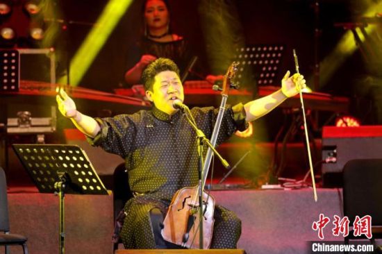 圖為樂隊(duì)主創(chuàng)巴依勒格。(資料圖) 受訪者供圖