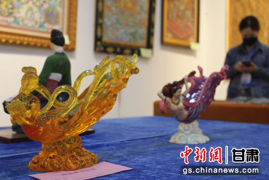 圖為敦煌飛天造型的作品。徐雪 攝