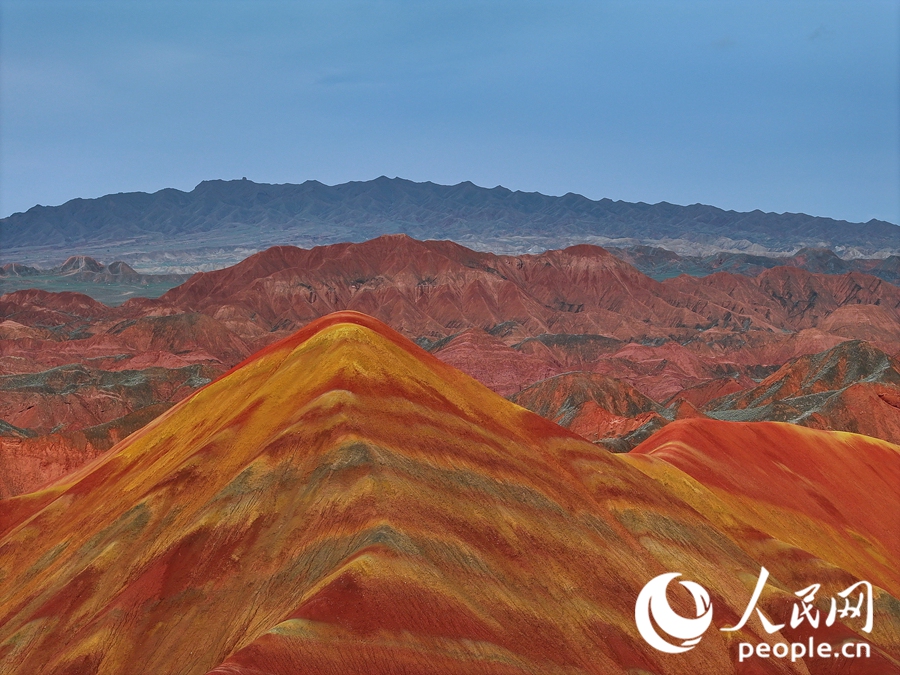 雨后的七彩丹霞，顏色格外艷麗。人民網(wǎng)記者 李根攝