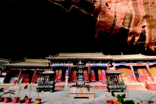 古廟夜晚竟有“仙人”來(lái)“送燈” 背后原理是……