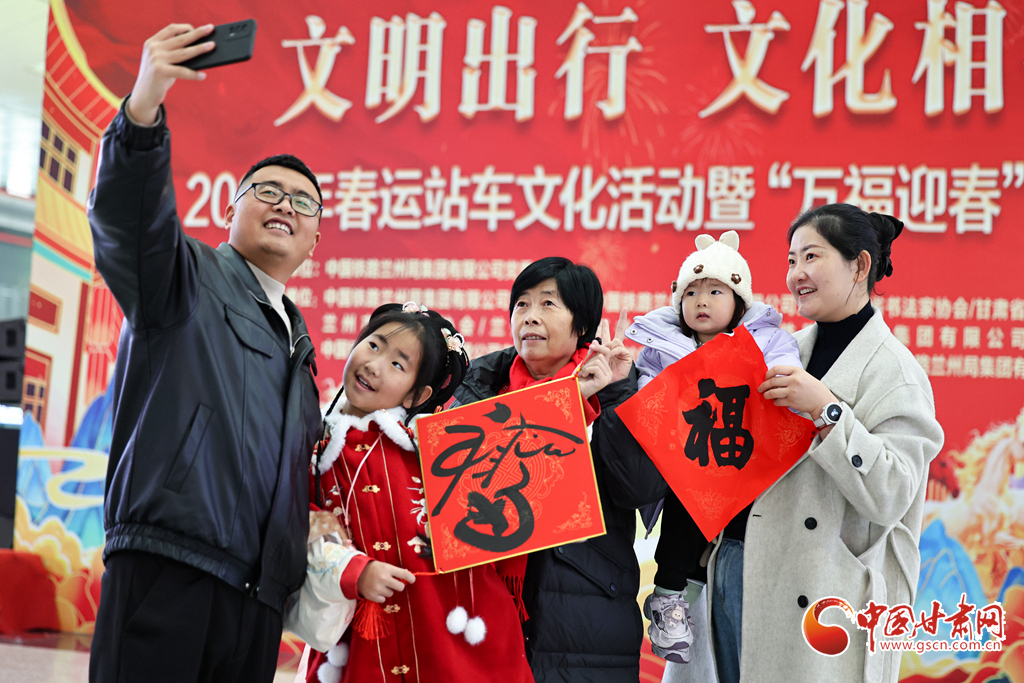 春運首日 溫情伴歸途