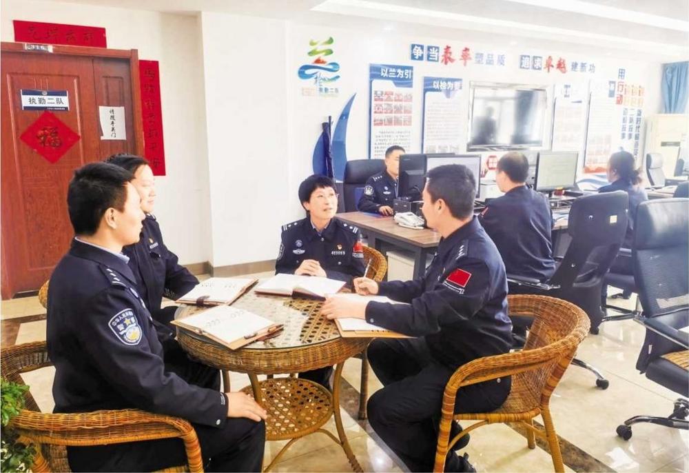 柔肩擔(dān)重任 專業(yè)護(hù)平安