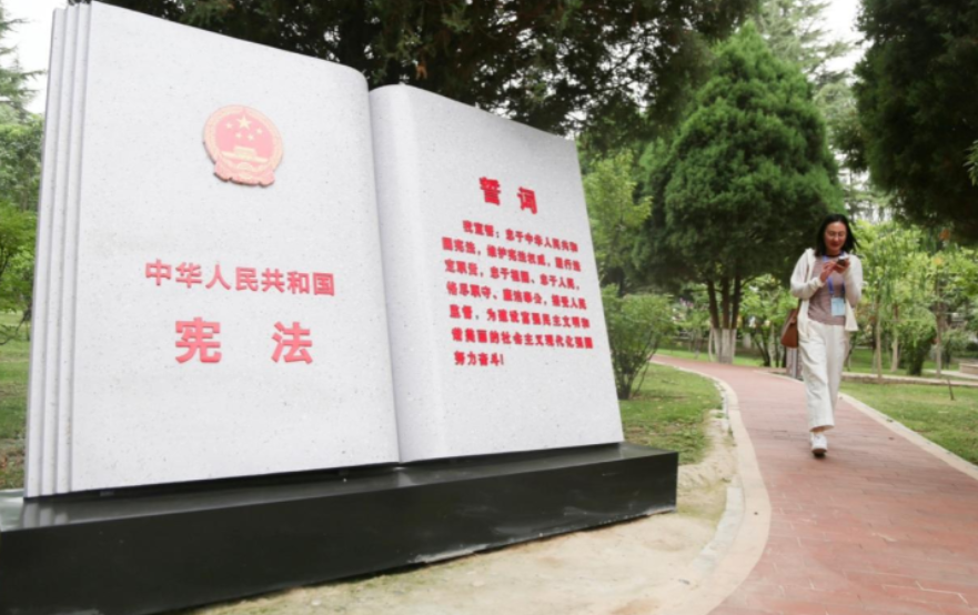 網(wǎng)絡普法“碼”上行：蘭州市西固區(qū)金城公園探索“線上+線下”普法新場域